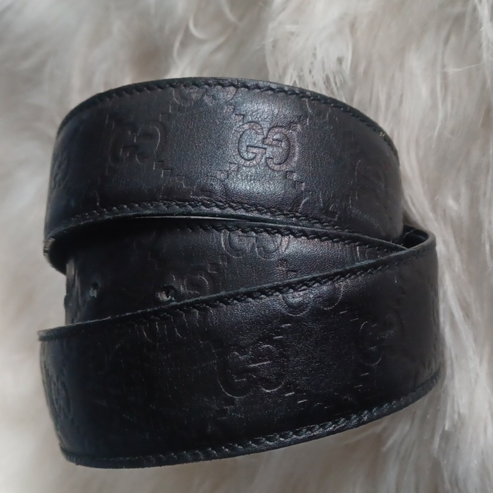 Gucci Black Leather Belt with Gold Buckle - Picture 3 of 16